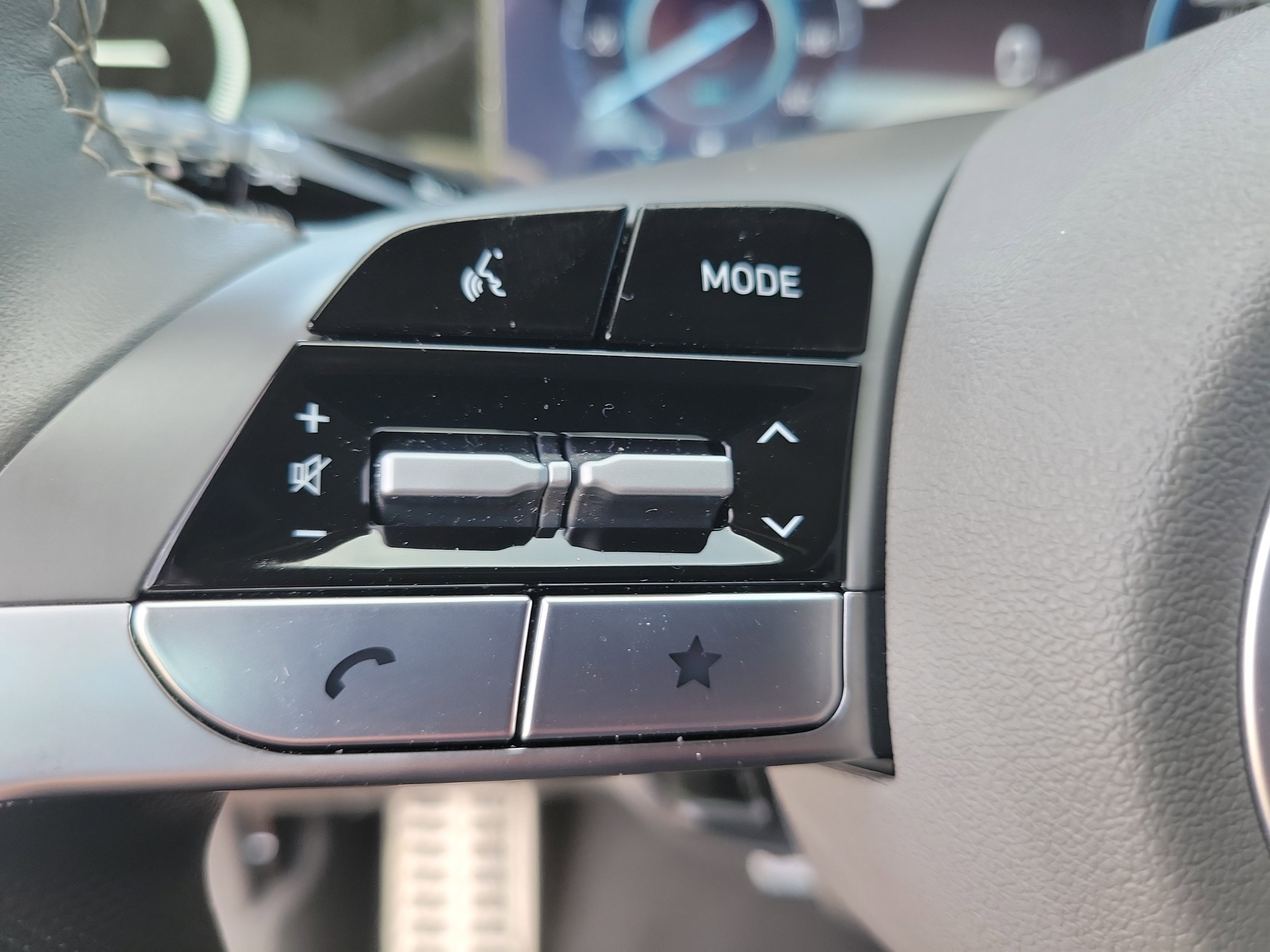 Certified 2025 Hyundai Elantra SEL image 11