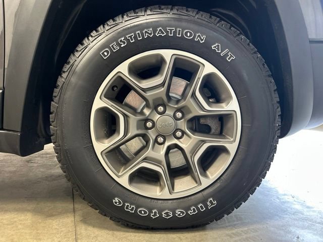 Used 2022 Jeep Cherokee Trailhawk w/ Sound & Nav Group AWD/4WD image 11