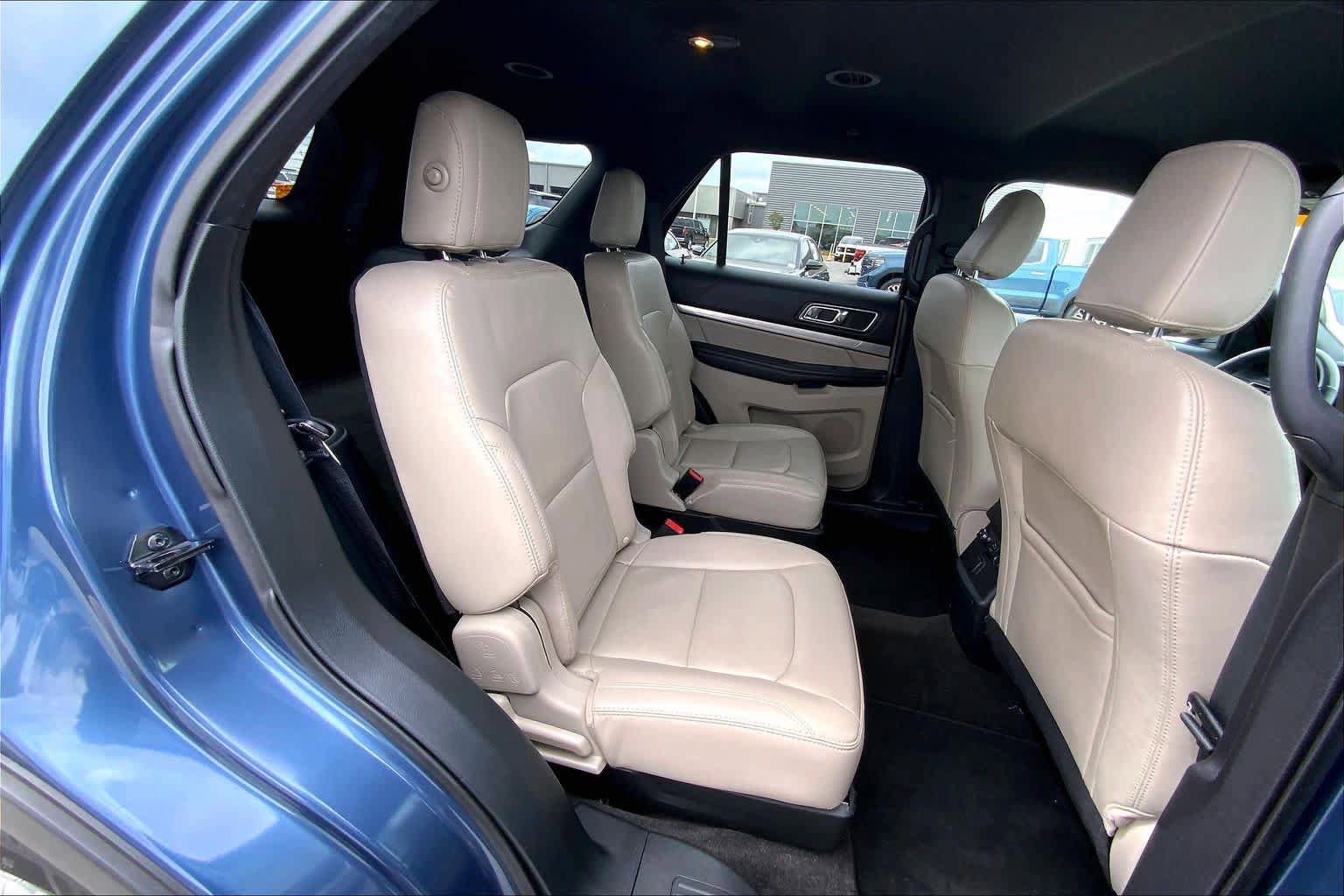 Used 2018 Ford Explorer XLT w/ Equipment Group 202A FWD image 19