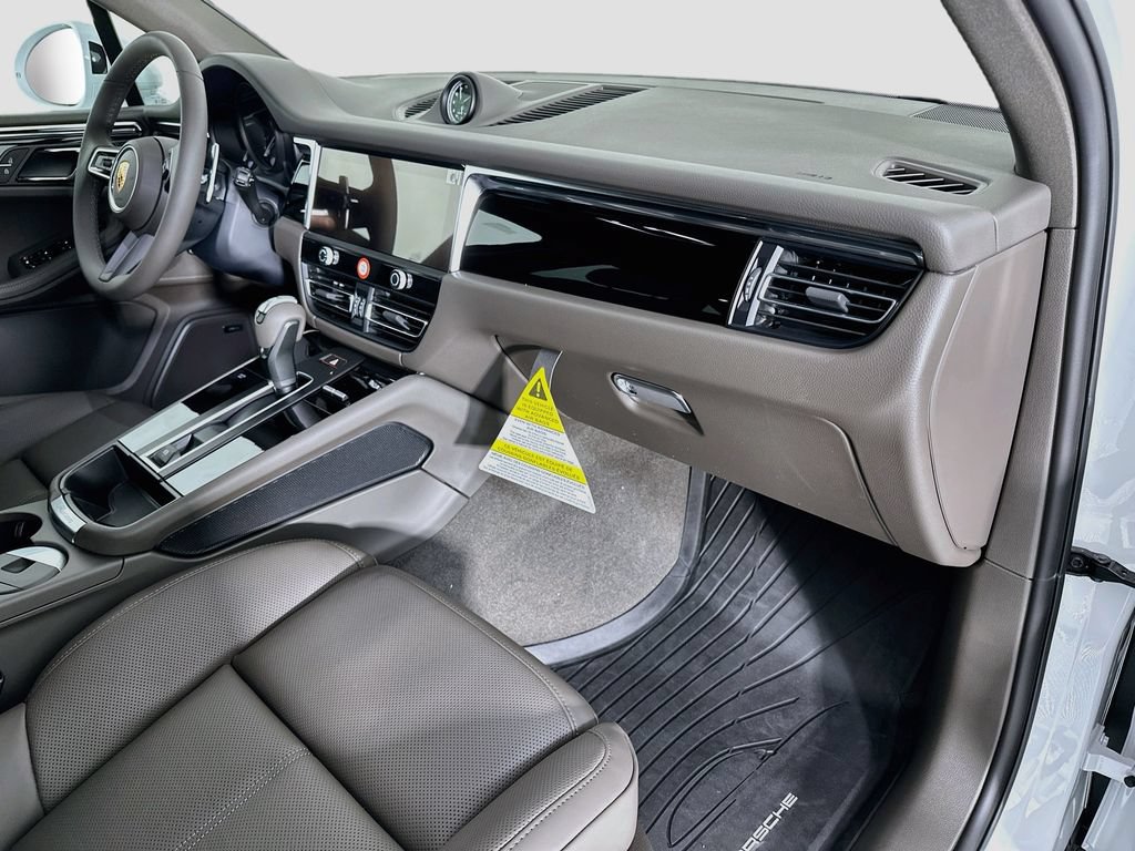 New 2026 Porsche Macan AWD/4WD image 31