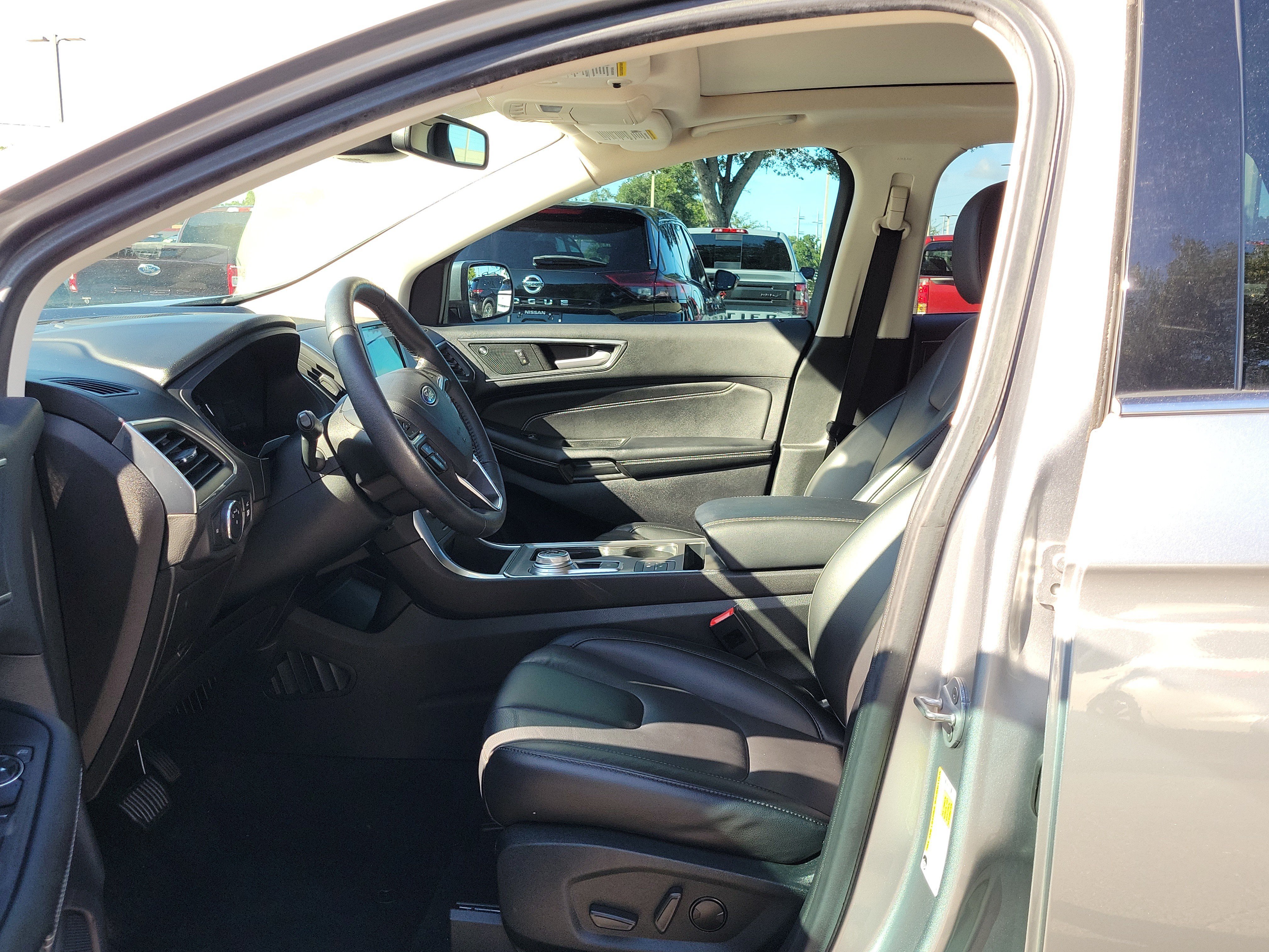 Used 2022 Ford Edge Titanium AWD/4WD image 18