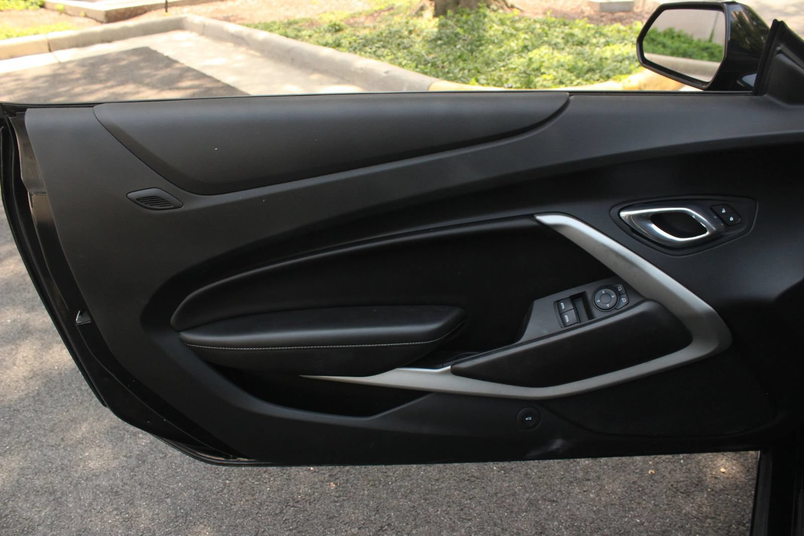 Used 2017 Chevrolet Camaro LT RWD image 15