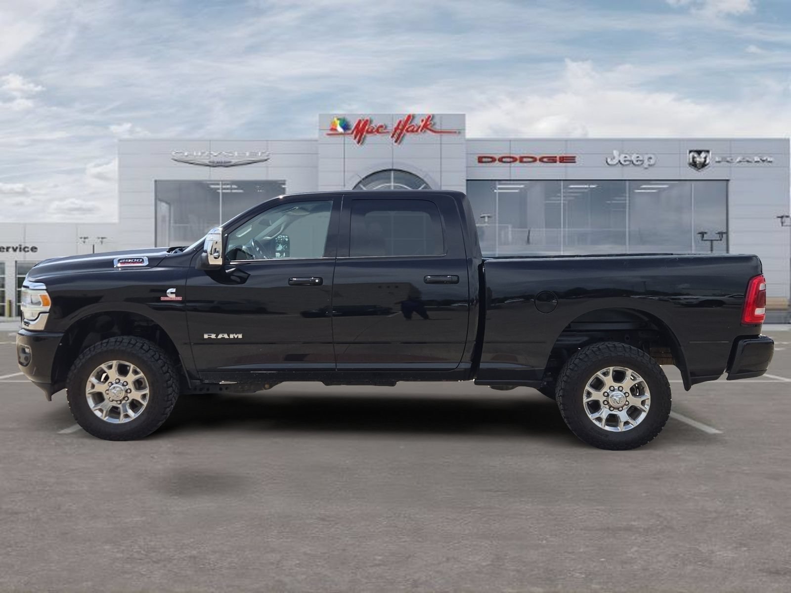 Used 2024 RAM 2500 Laramie w/ Safety Group AWD/4WD image 2