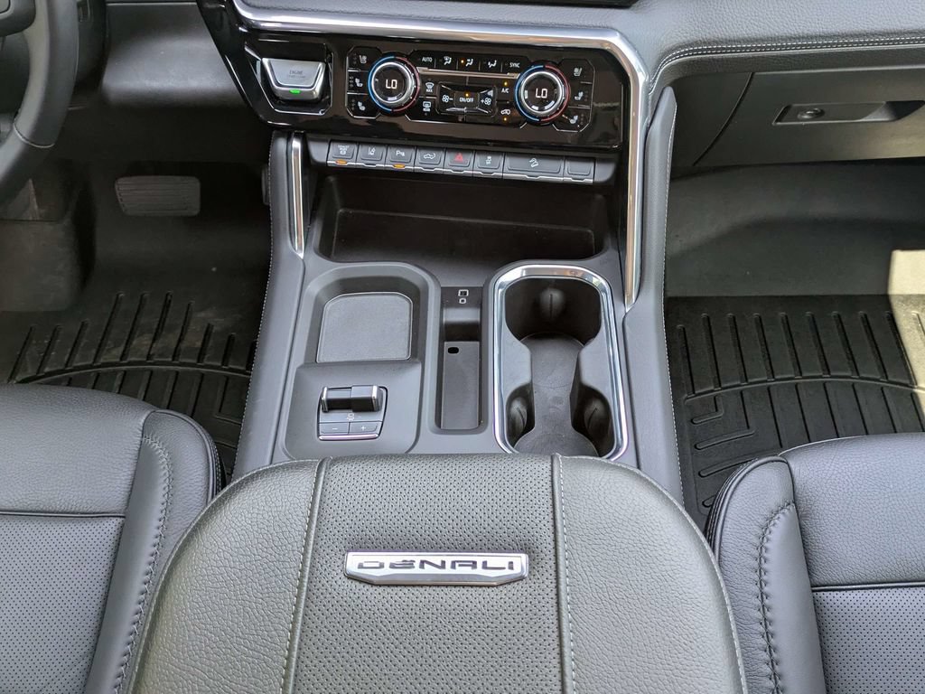 Used 2025 GMC Sierra 2500 Denali w/ Technology Package AWD/4WD image 19