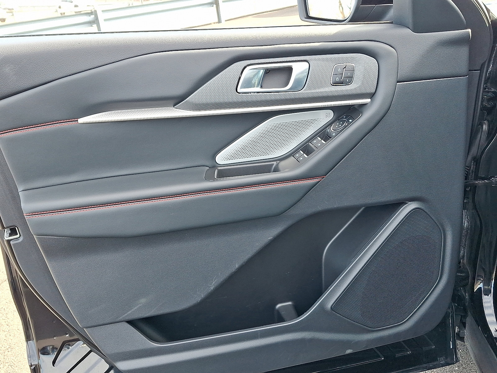 Used 2025 Ford Explorer ST image 12