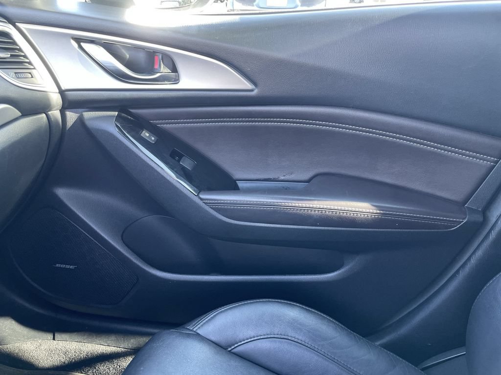 Used 2018 MAZDA MAZDA3 Touring FWD image 21
