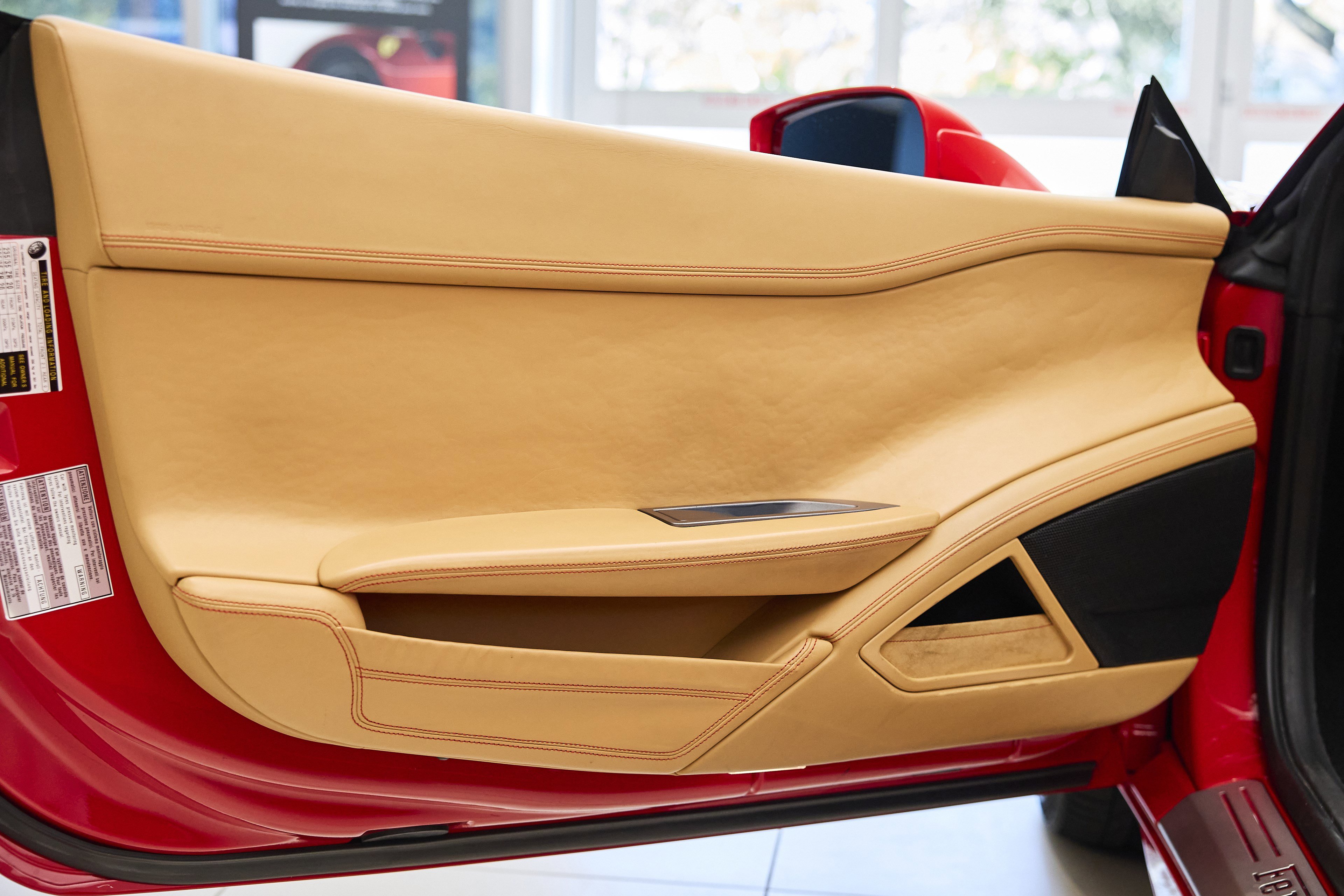 Used 2014 Ferrari 458 Spider image 23