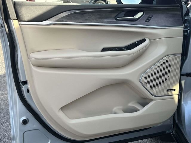 Used 2022 Jeep Grand Cherokee Limited w/ MOPAR Finishing Package image 14