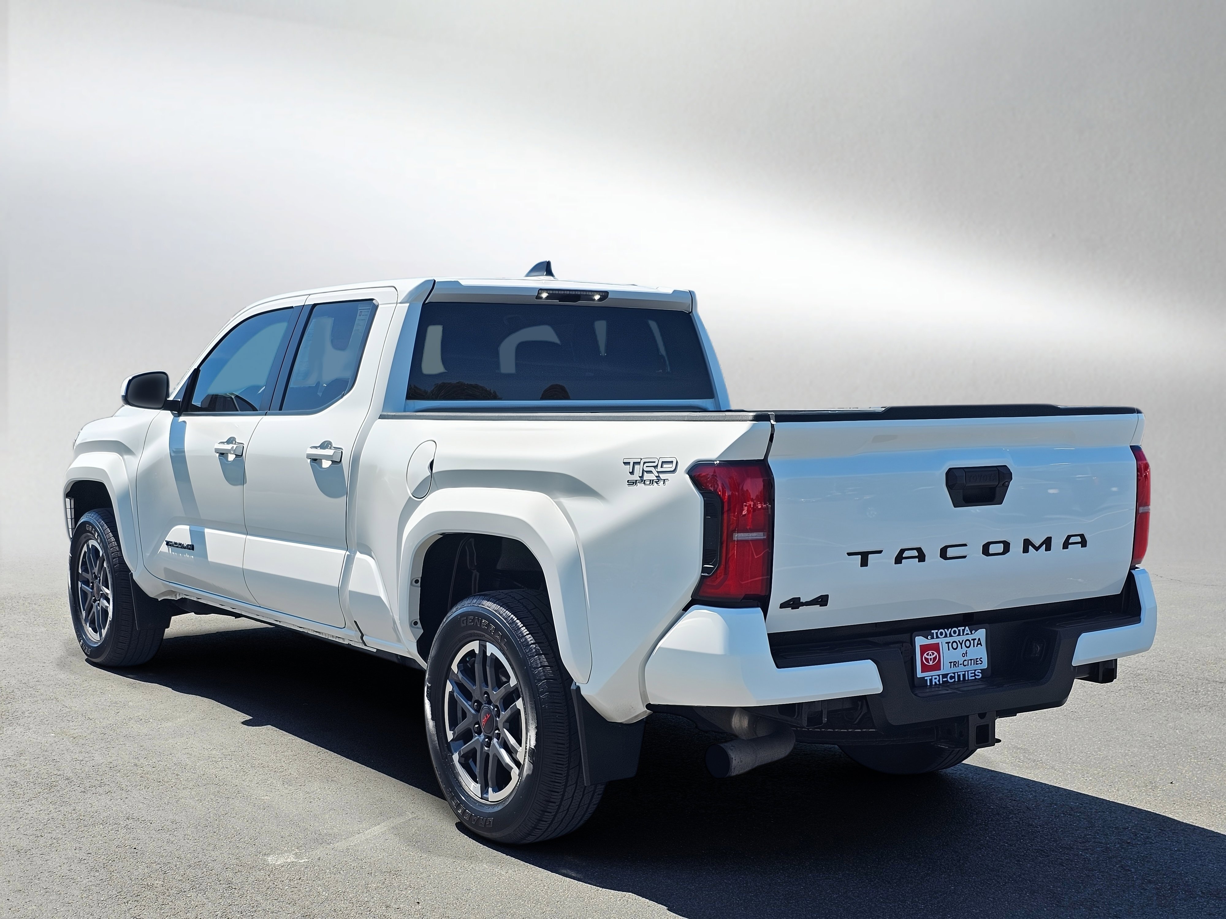 Used 2024 Toyota Tacoma TRD Sport AWD/4WD image 3