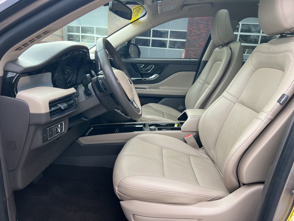 Used 2021 Lincoln Corsair AWD w/ Premium Package image 12