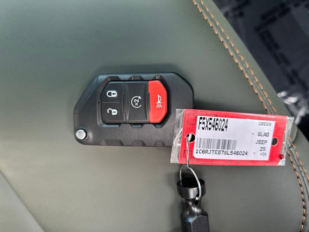 New 2025 Jeep Gladiator Mojave w/ Safety Group AWD/4WD image 28