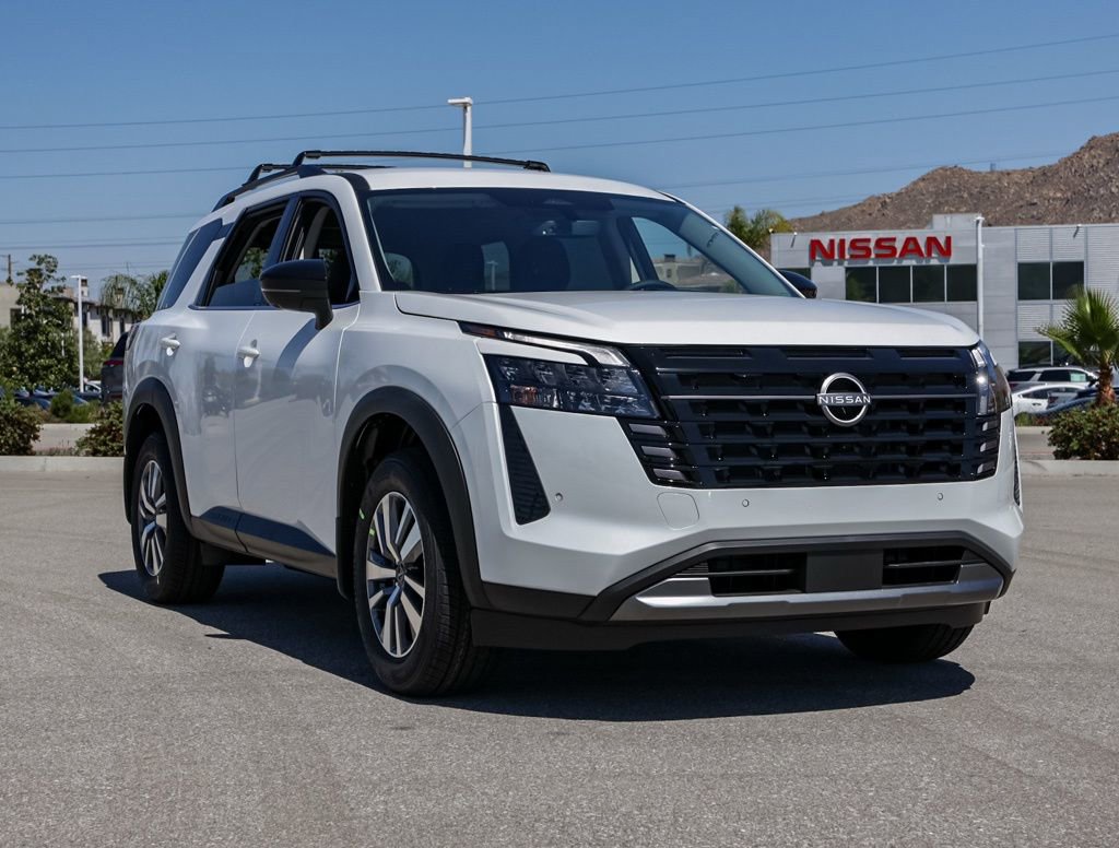 New 2026 Nissan Pathfinder SL FWD image 2
