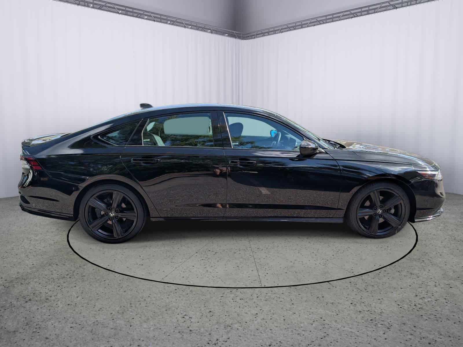 Used 2023 Honda Accord Sport image 2