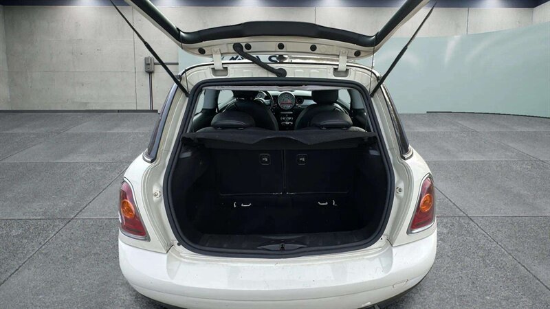 Used 2010 MINI Cooper Hardtop FWD image 31