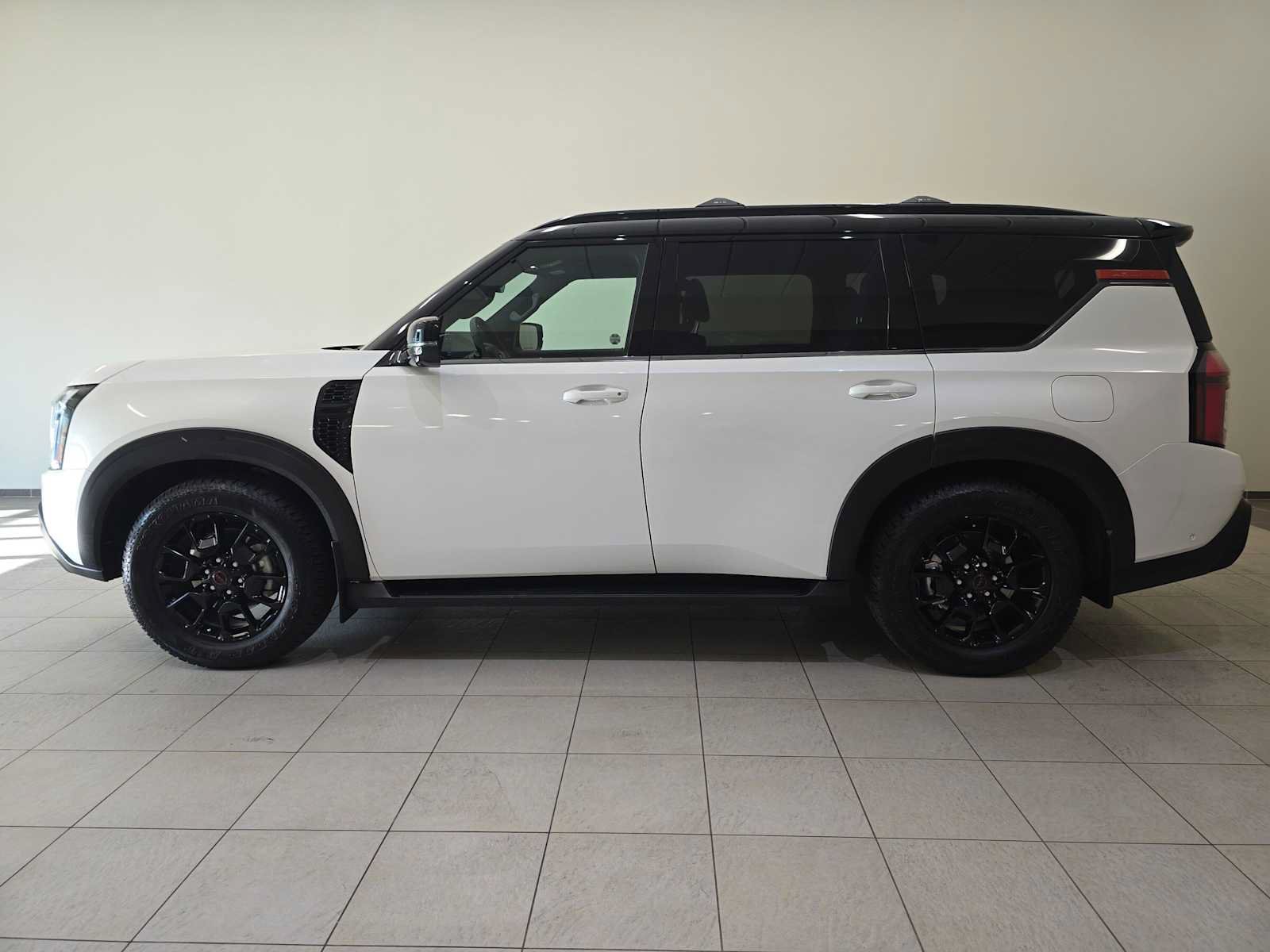 Used 2025 Nissan Armada PRO-4X AWD/4WD image 3