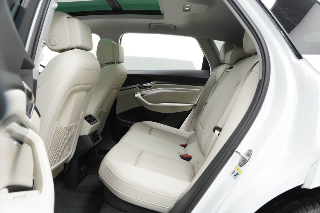 Used 2024 Audi Q8 e-tron Premium Plus w/ Premium Plus Package AWD/4WD image 18