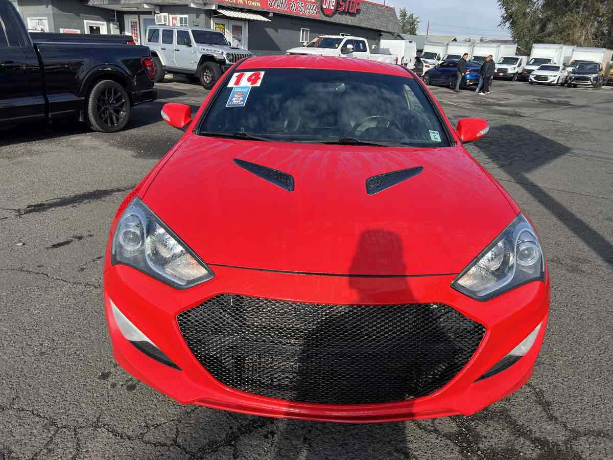 Used 2014 Hyundai Genesis 3.8 RWD image 2