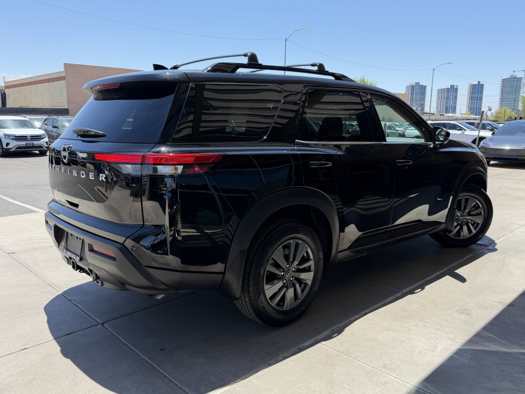 Used 2025 Nissan Pathfinder SV w/ SV Premium Package FWD image 4