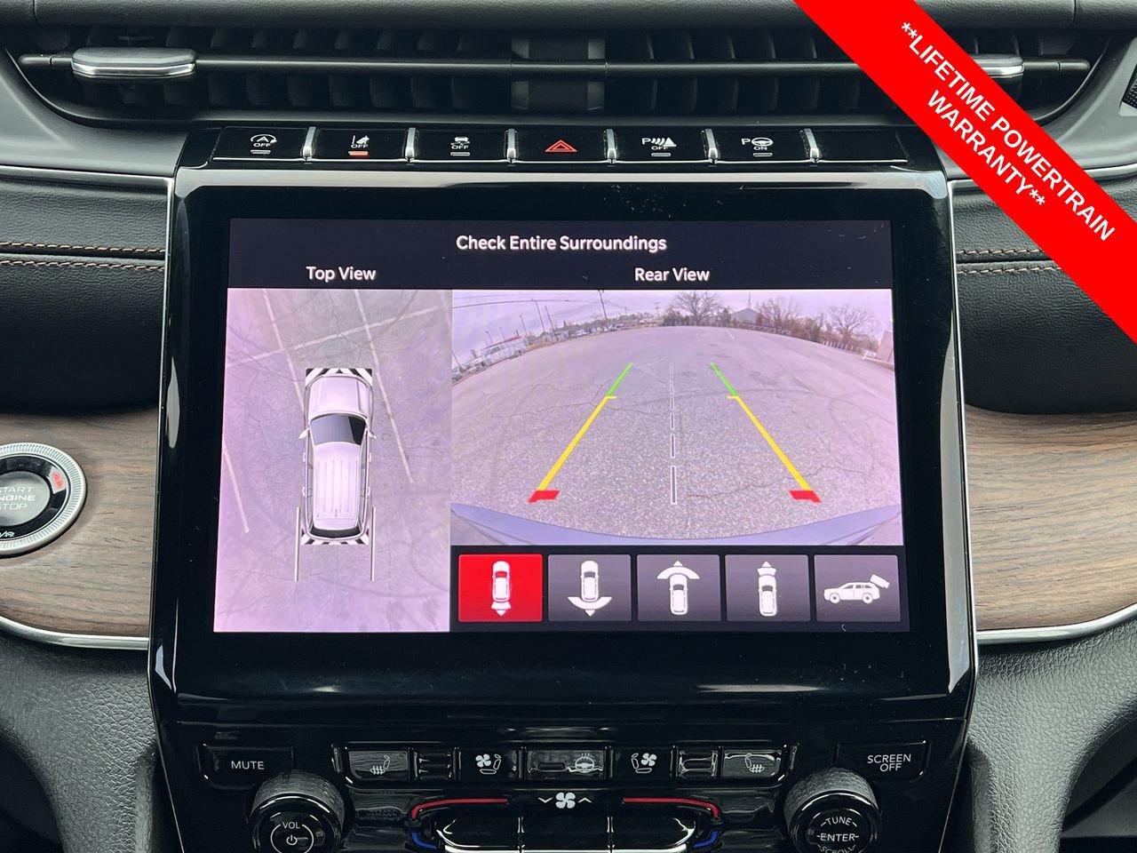 Used 2025 Jeep Grand Cherokee Summit image 4