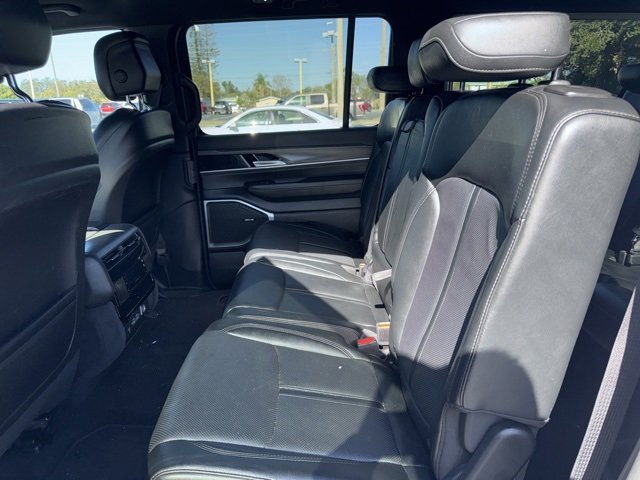 Used 2024 Jeep Wagoneer L Series II w/ Flexible Seating Group image 8