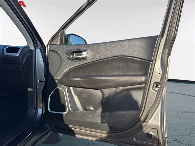 Used 2018 Jeep Compass Latitude w/ Popular Equipment Group image 2