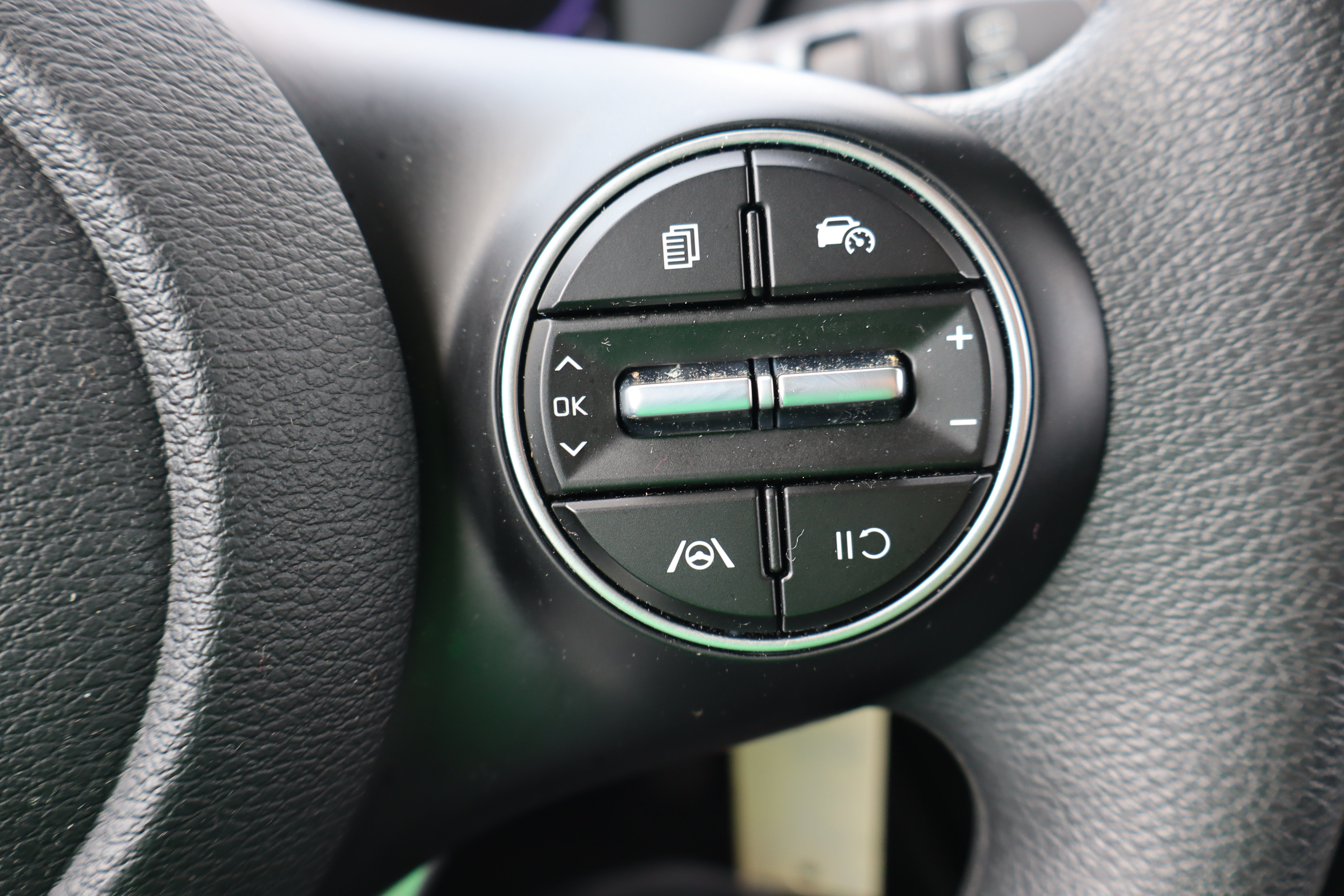 Used 2025 Kia Soul LX w/ LX Technology Package FWD image 16