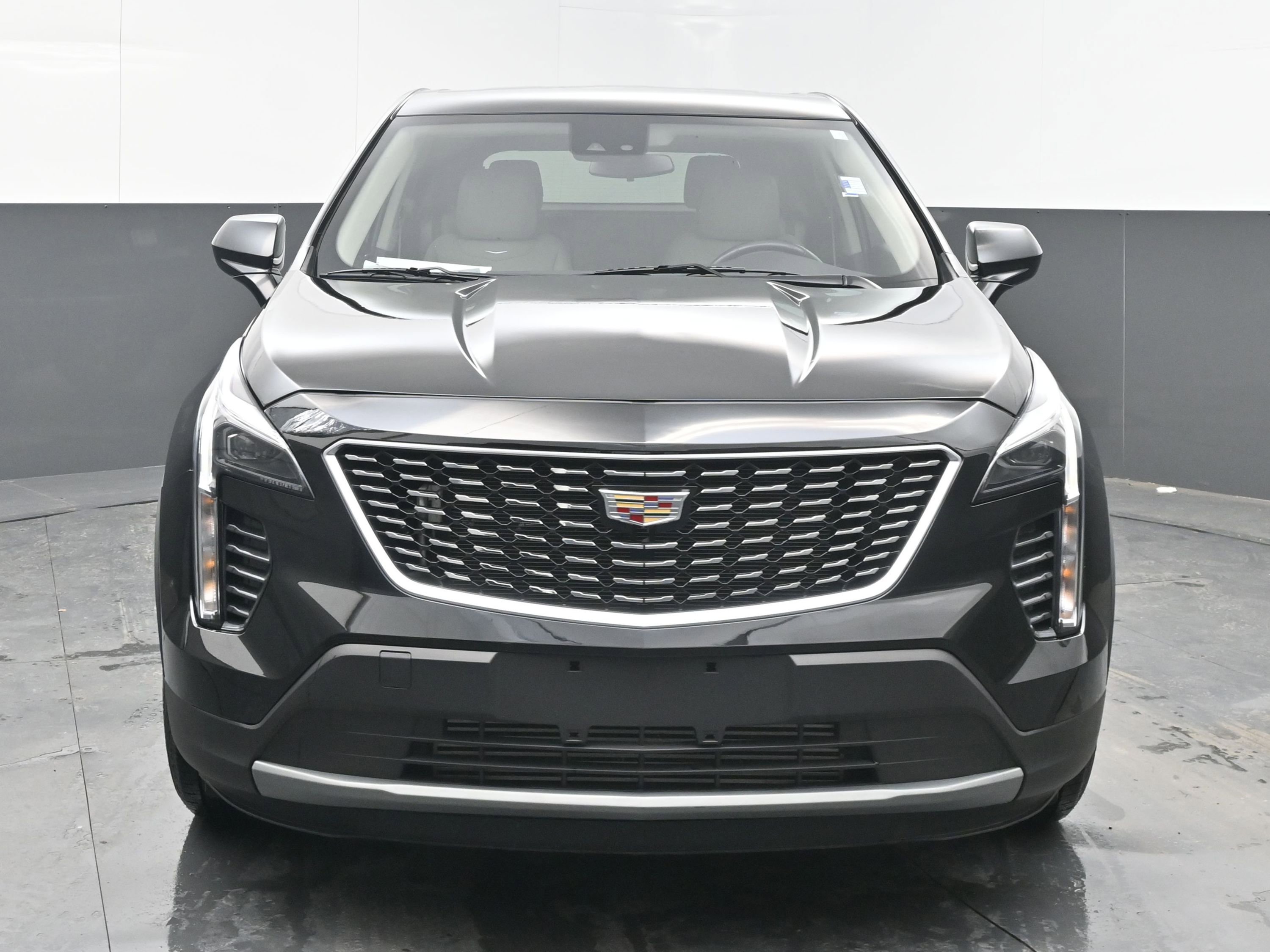 Used 2023 Cadillac XT4 Luxury w/ Cold Weather Package image 7