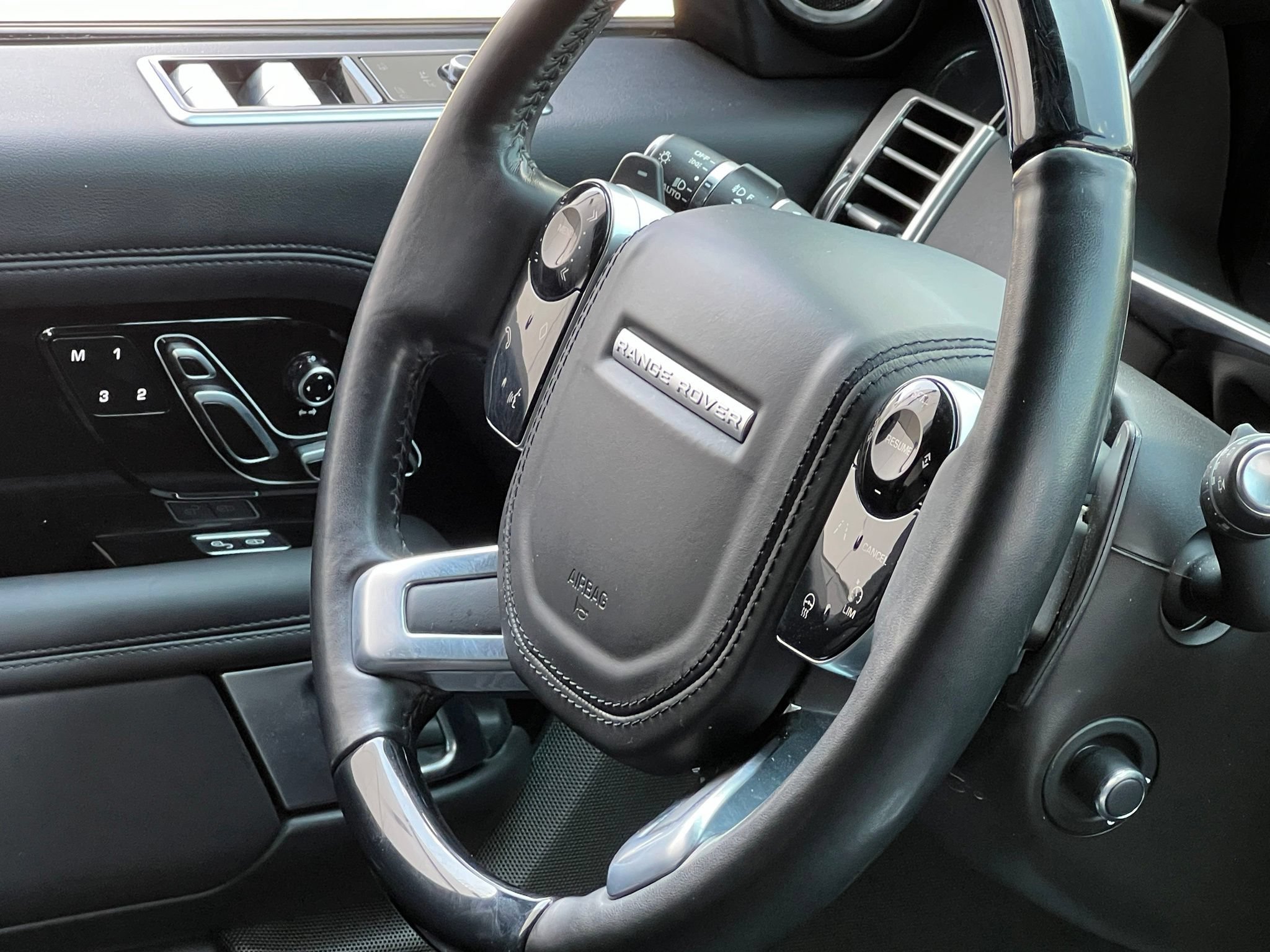 Used 2020 Land Rover Range Rover HSE AWD/4WD image 33