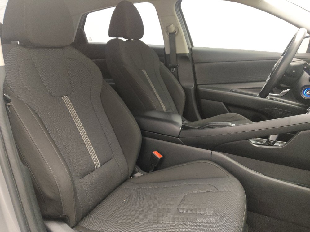 Used 2021 Hyundai Elantra SE image 21