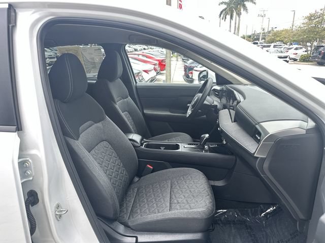 Used 2025 Nissan Kicks SV FWD image 29