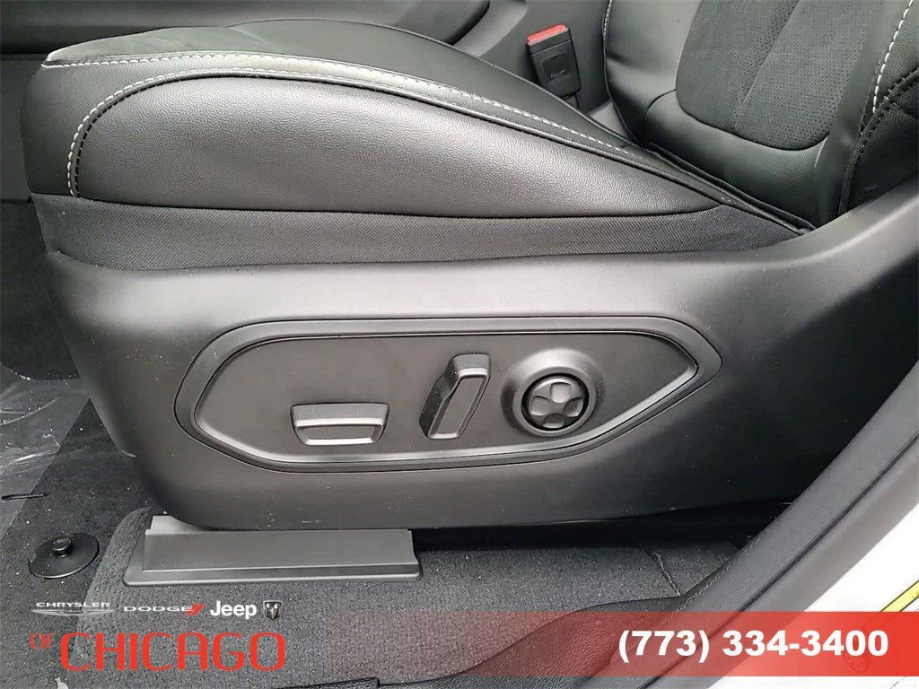 Certified 2025 Jeep Grand Cherokee L Altitude image 16