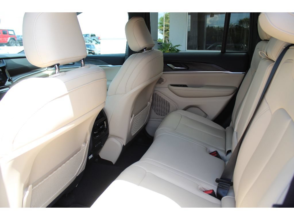New 2027 Jeep Grand Cherokee Limited AWD/4WD image 12
