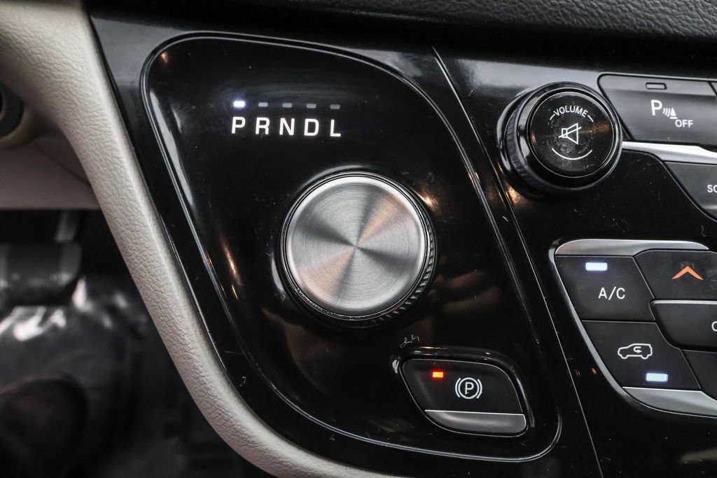 Used 2017 Chrysler Pacifica Touring-L image 24