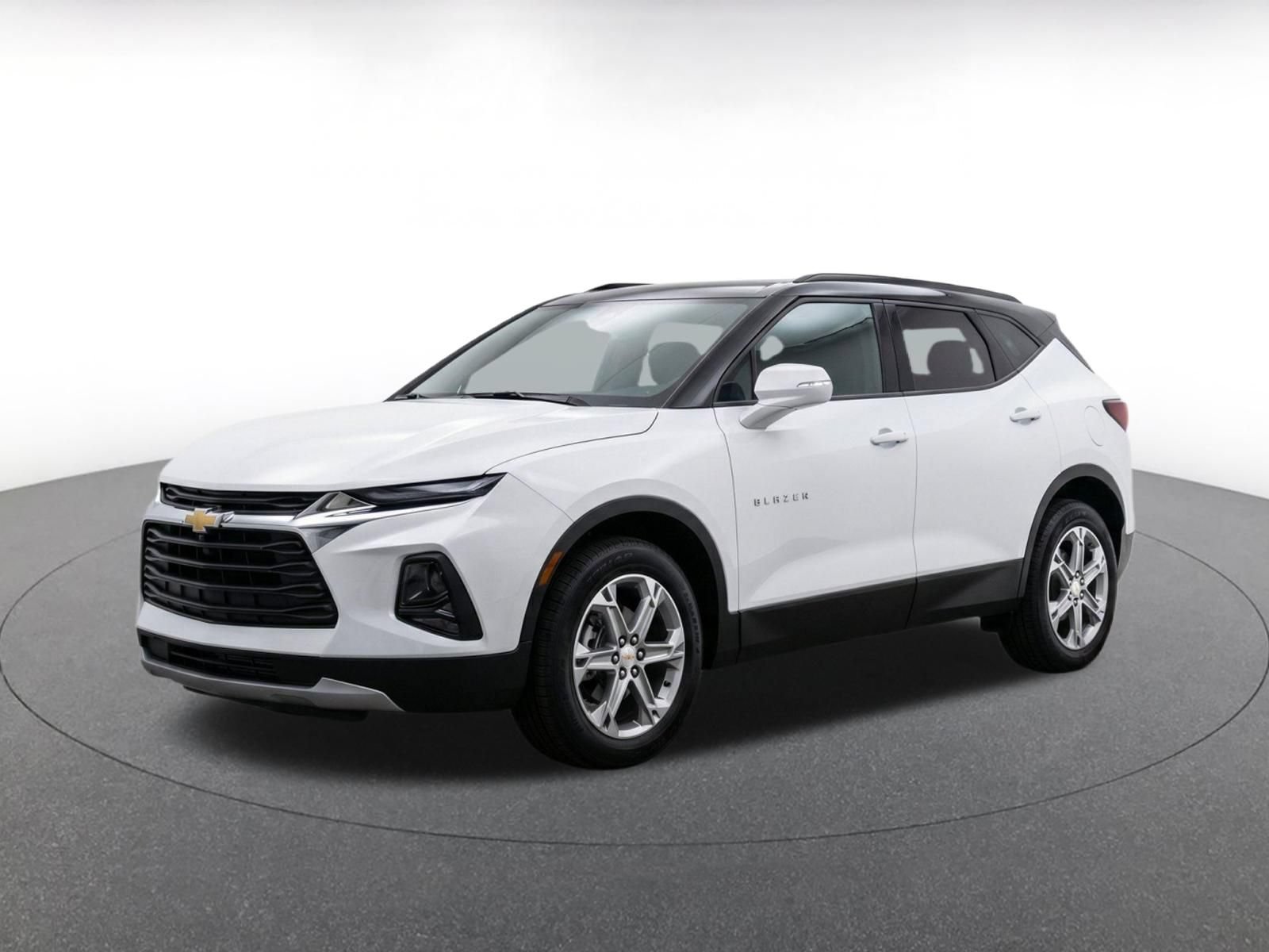 Used 2025 Chevrolet Blazer LT FWD image 3