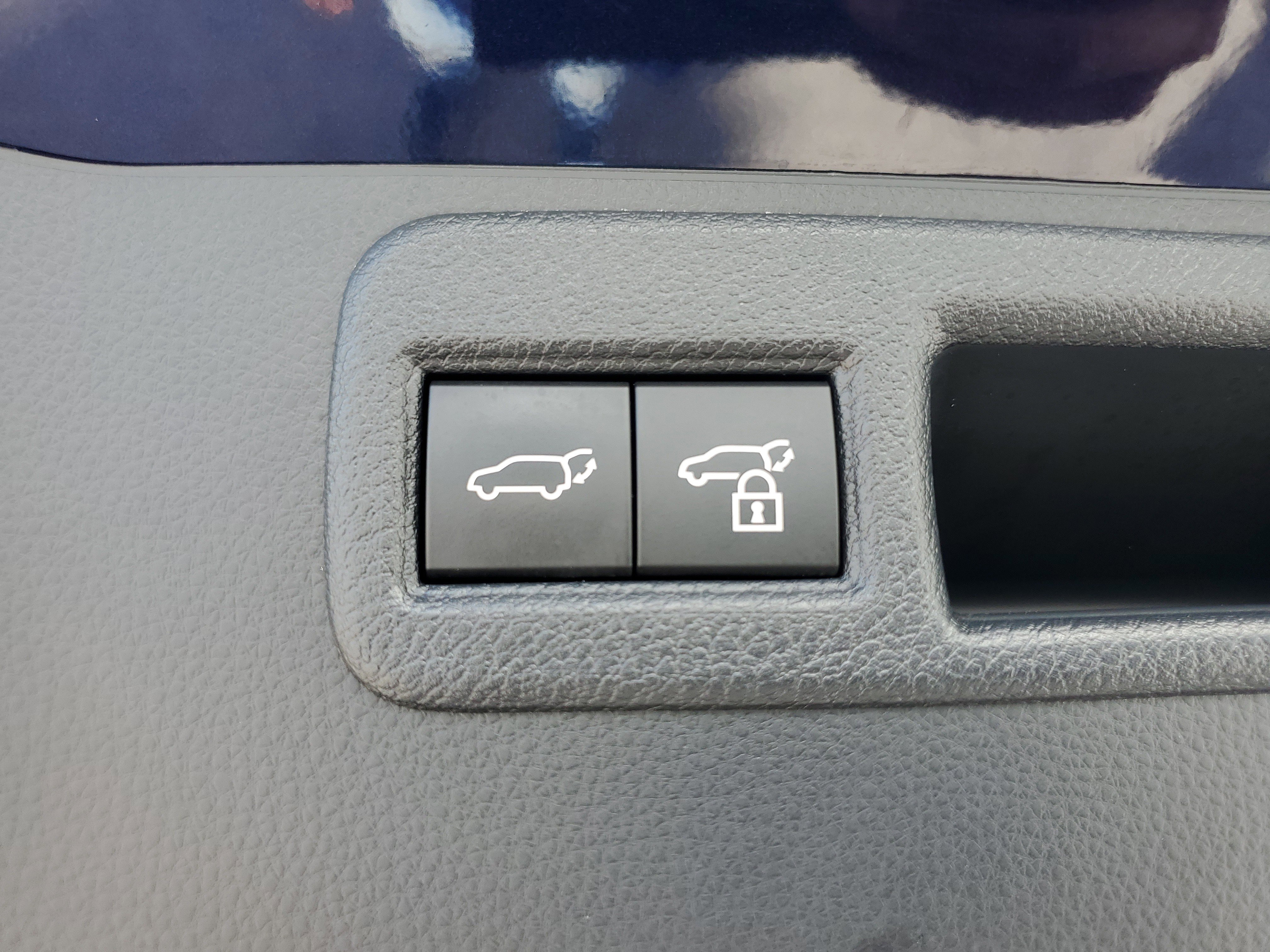 Used 2024 Toyota Venza LE image 18