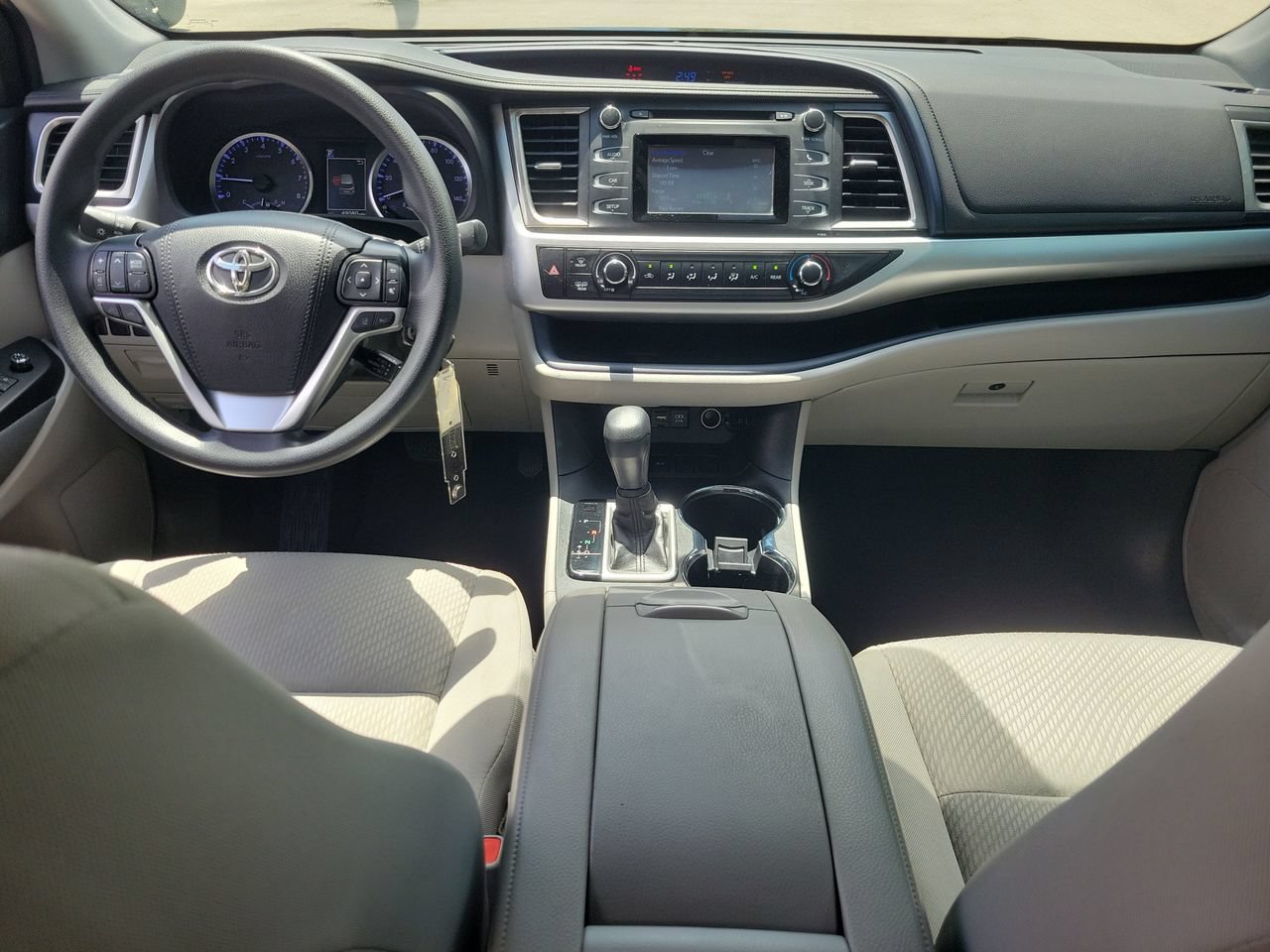 Used 2019 Toyota Highlander LE FWD image 11