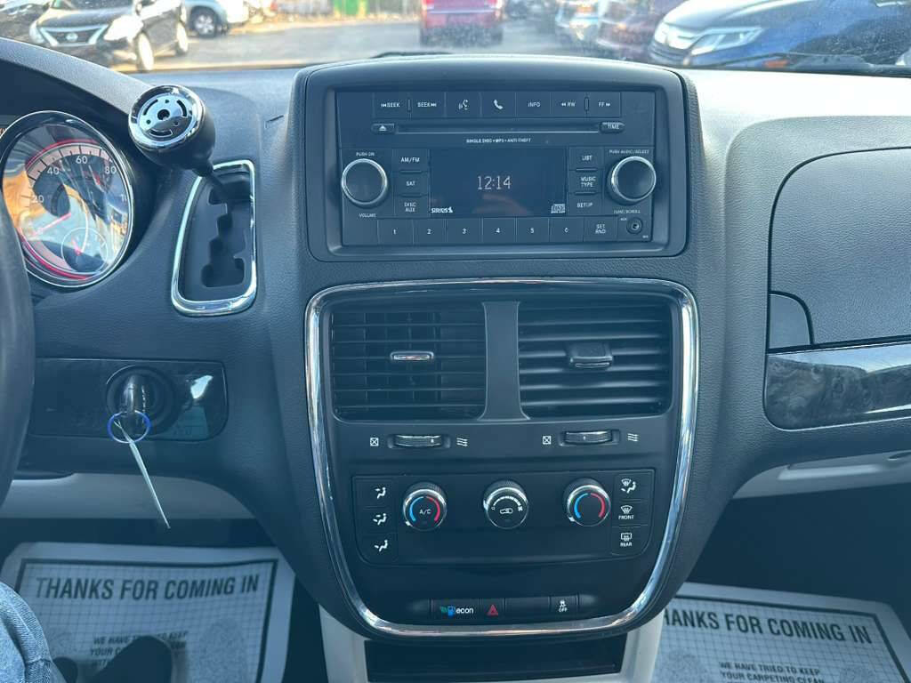 Used 2016 Dodge Grand Caravan American Value Package w/ UConnect Hands-Free Group image 16