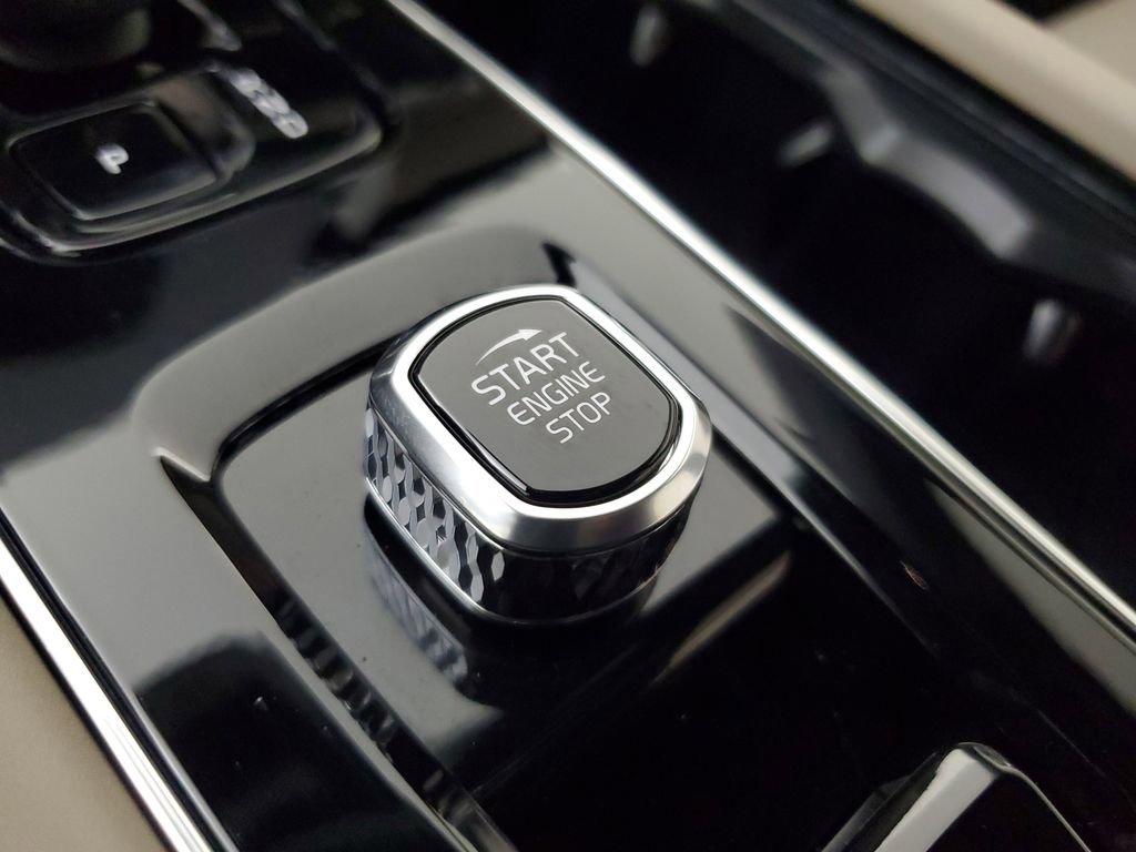 Certified 2026 Volvo XC90 B6 Plus w/ Protection Package Premier image 34