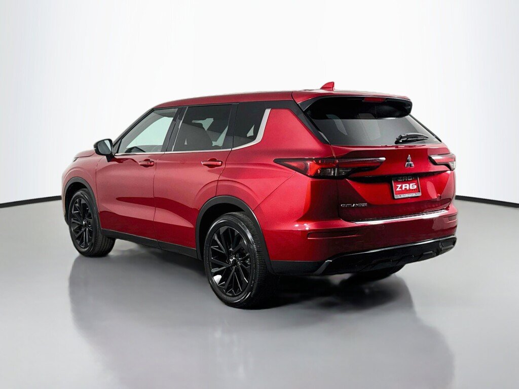 Used 2022 Mitsubishi Outlander SEL Black Edition AWD/4WD image 3