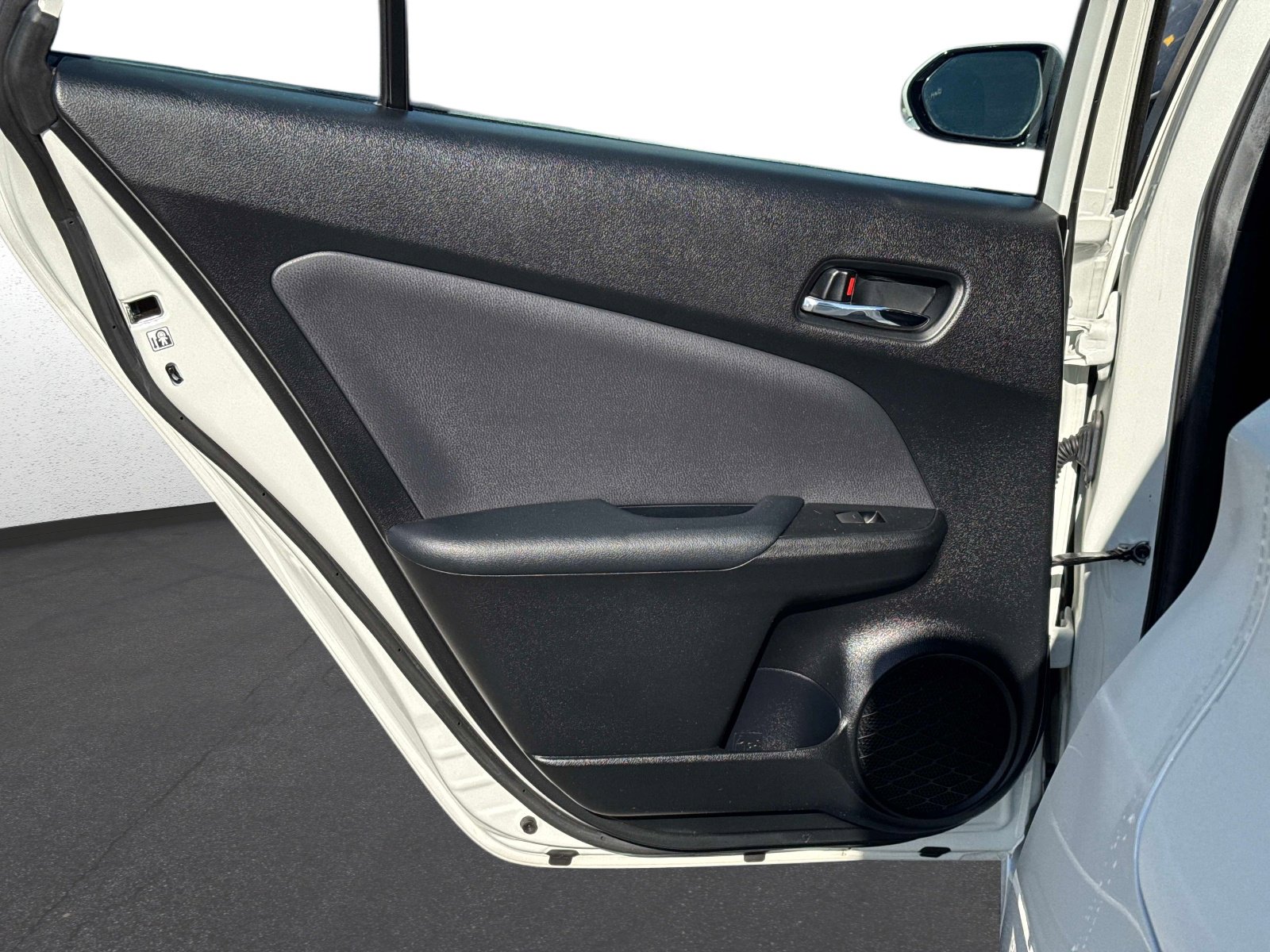 Used 2020 Toyota Prius XLE w/ Advanced Technology Package image 11