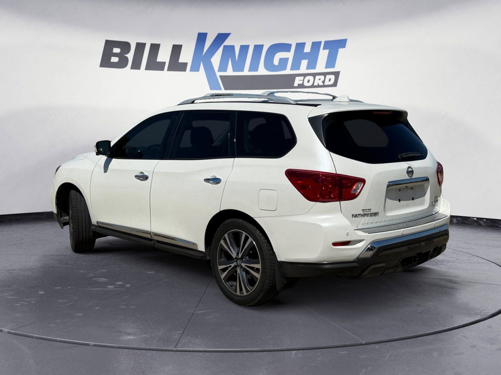 Used 2019 Nissan Pathfinder Platinum w/ Cargo Package AWD/4WD image 3