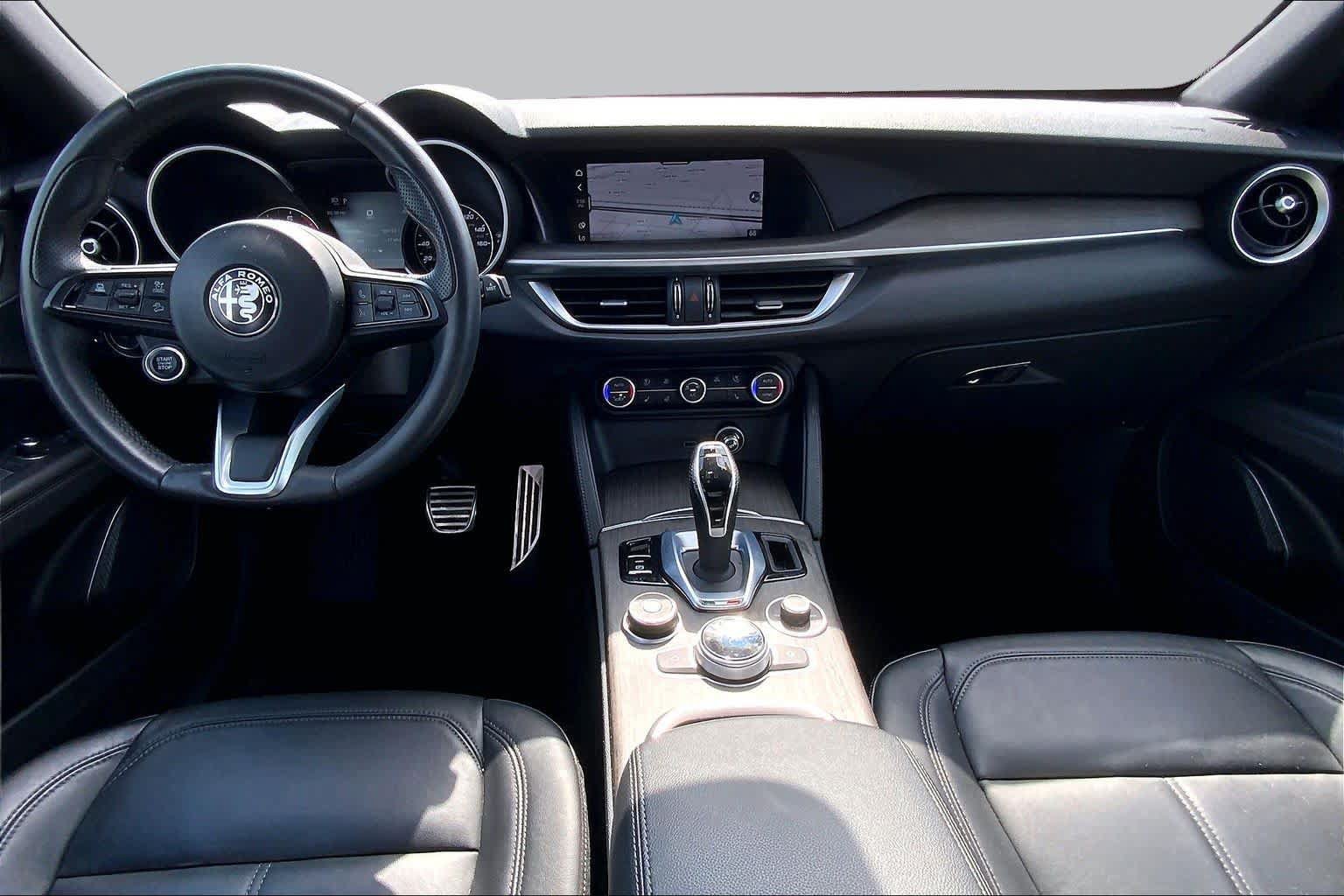 Used 2023 Alfa Romeo Stelvio Ti AWD/4WD image 15