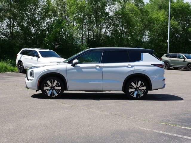 Used 2025 Mitsubishi Outlander SEL AWD/4WD image 3