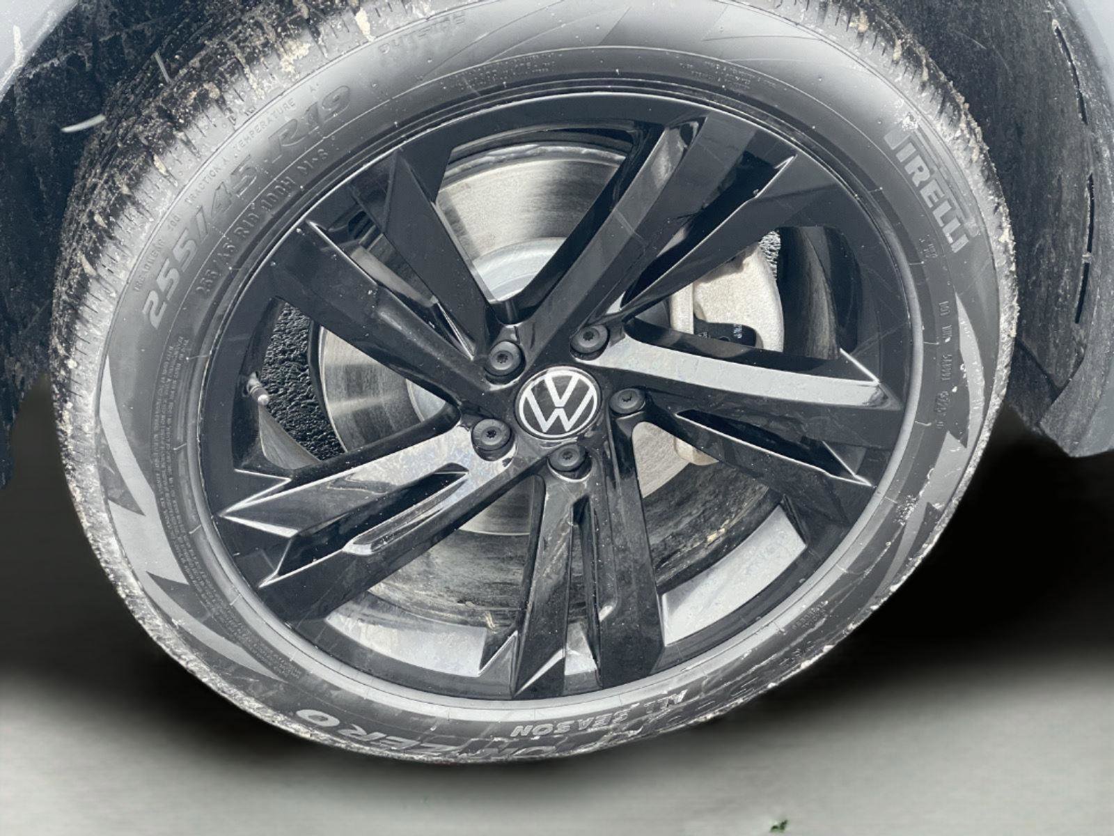 Used 2023 Volkswagen Tiguan SE R-Line image 10