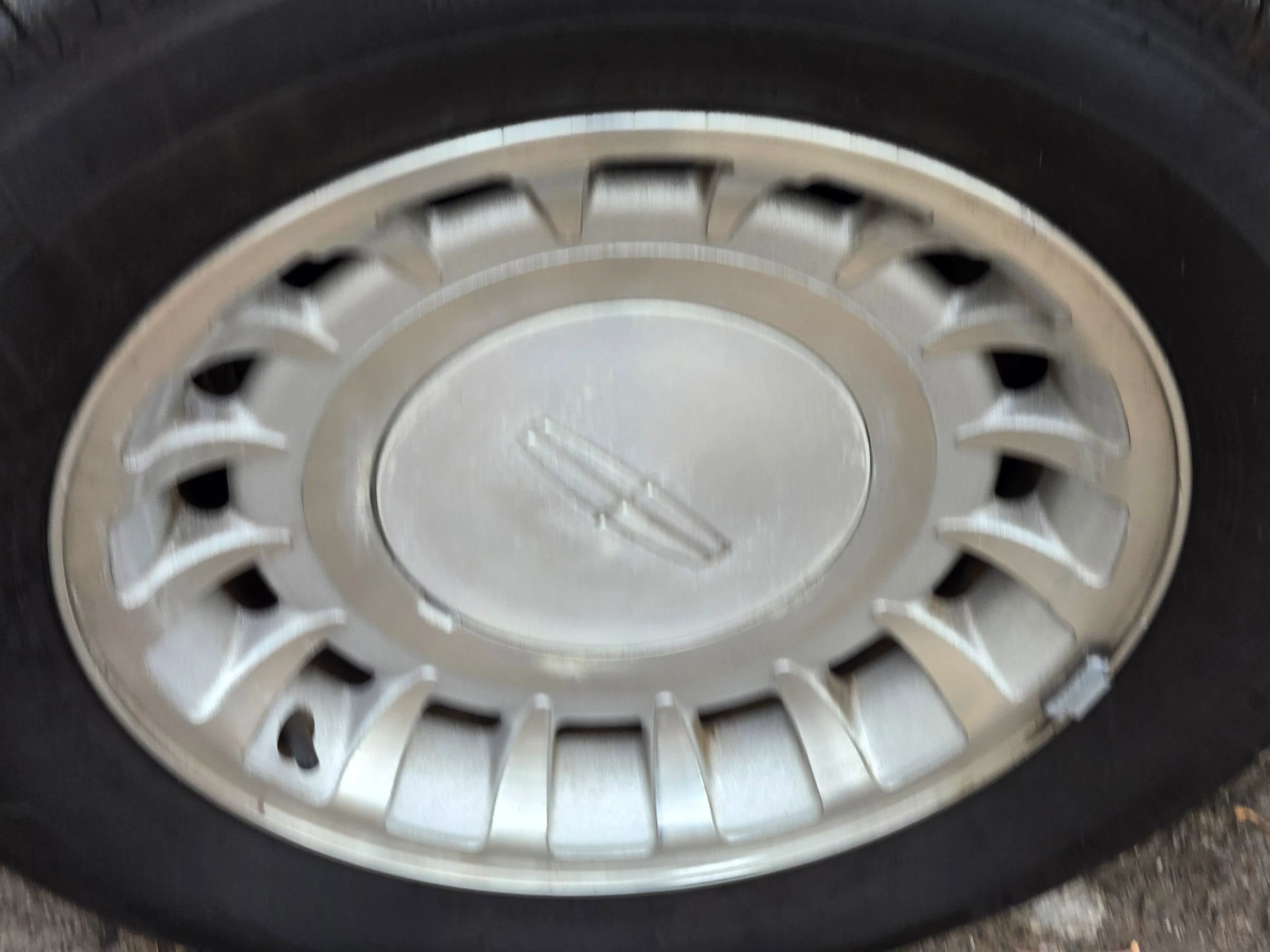 Used 2000 Lincoln Town Car Executive RWD image 12