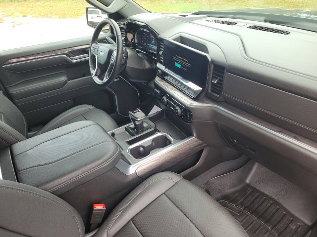 Used 2025 Chevrolet Silverado 1500 LTZ AWD/4WD image 17