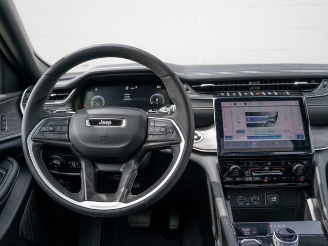 Used 2024 Jeep Grand Cherokee Limited w/ Black Appearance Package AWD/4WD image 22