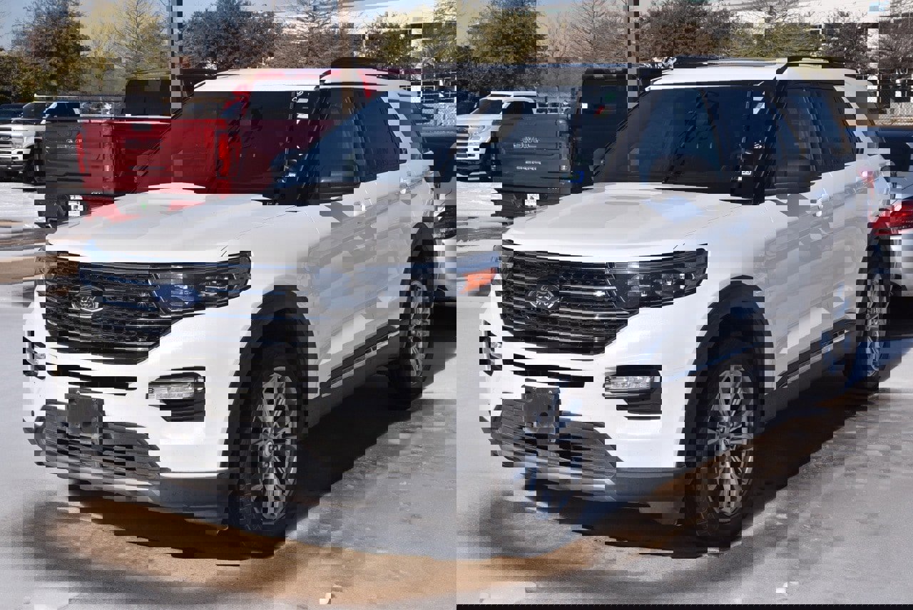 Used 2020 Ford Explorer XLT w/ Equipment Group 202A image 2