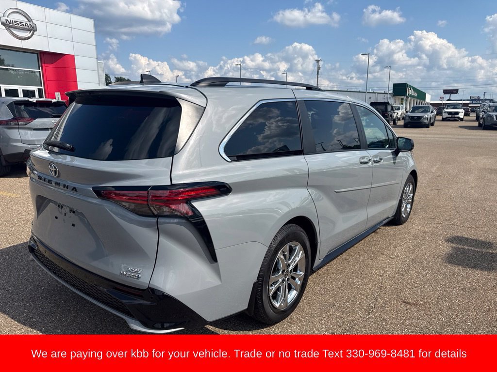 Used 2023 Toyota Sienna XSE w/ XSE Plus Package AWD/4WD image 9