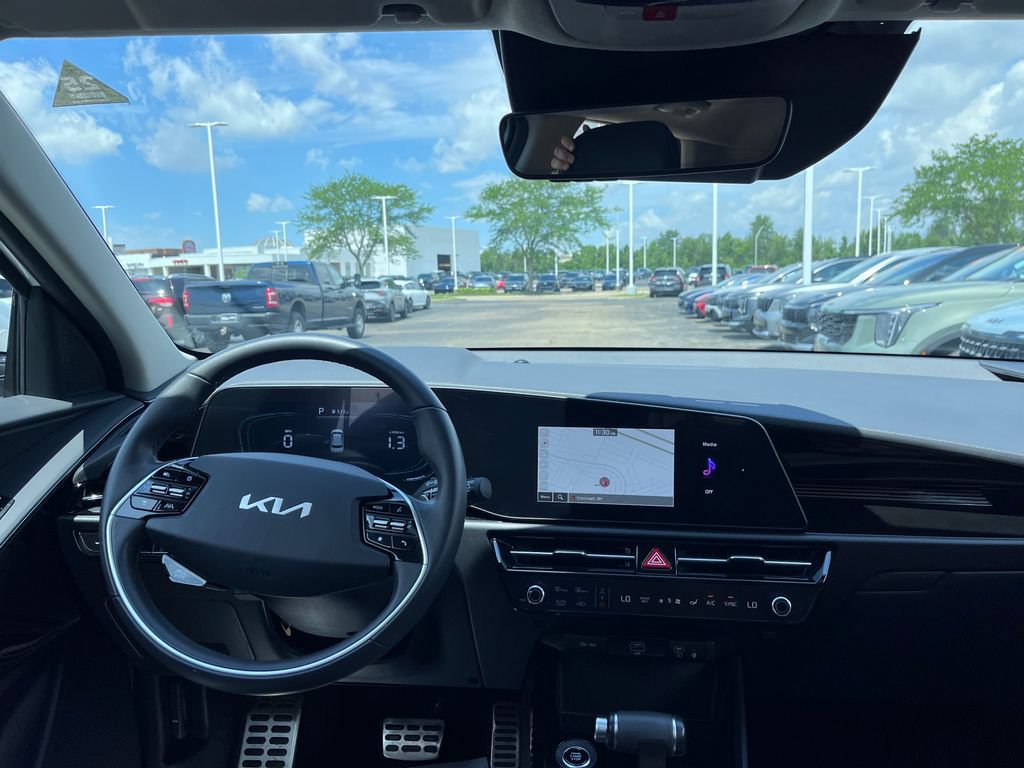 Certified 2024 Kia Niro EX Touring FWD image 23